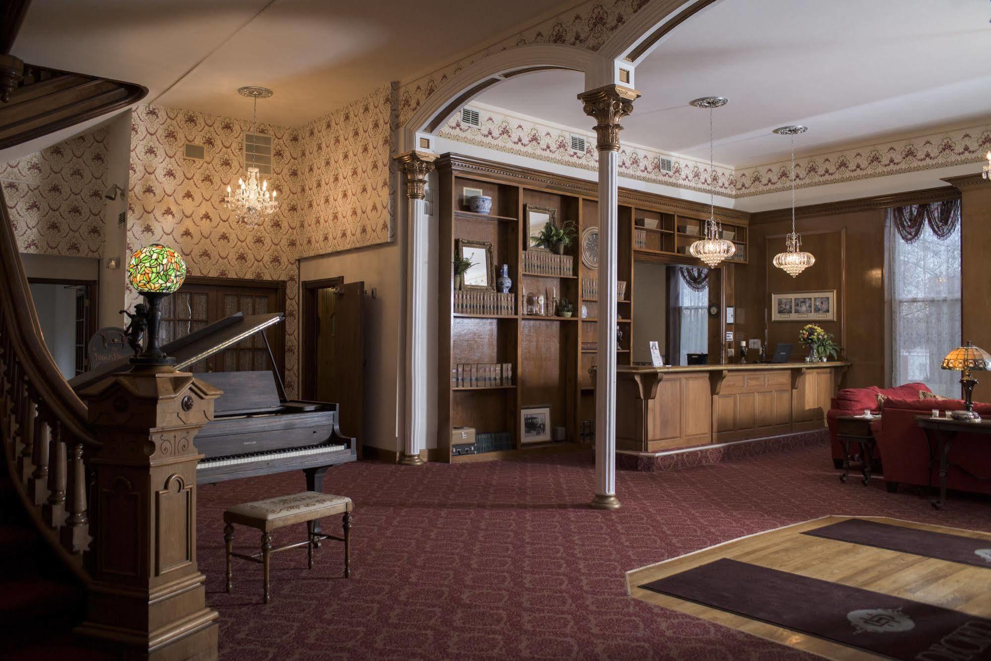Decker Hotel & Bar Maquoketa Εξωτερικό φωτογραφία