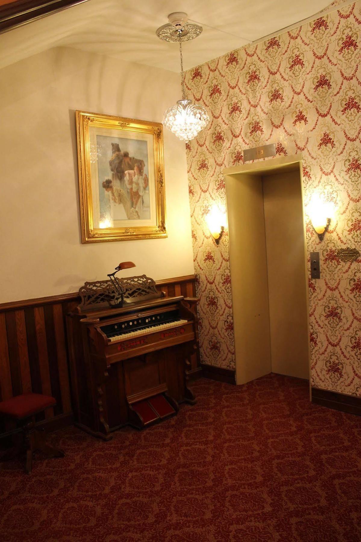 Decker Hotel & Bar Maquoketa Εξωτερικό φωτογραφία