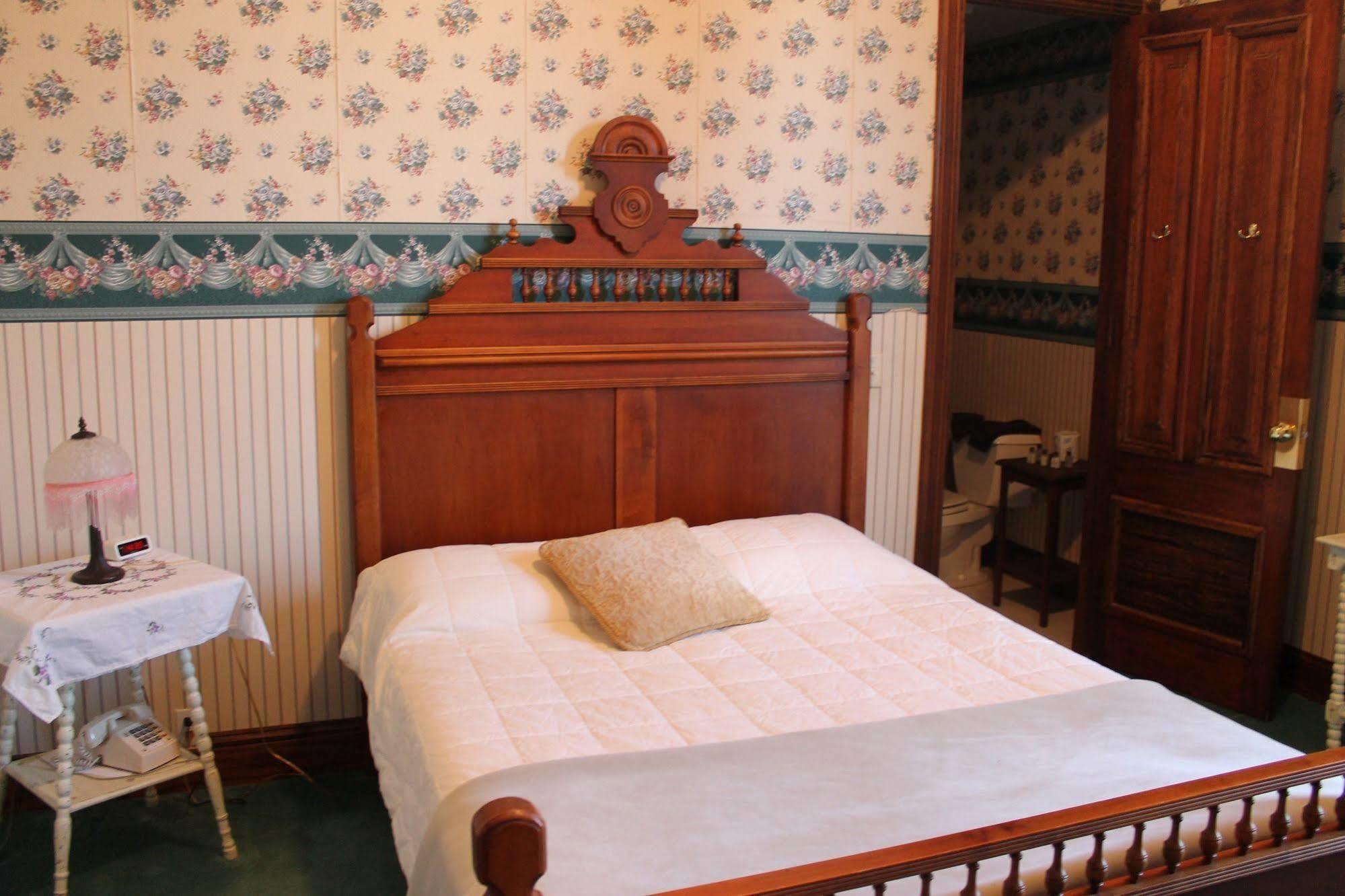 Decker Hotel & Bar Maquoketa Εξωτερικό φωτογραφία