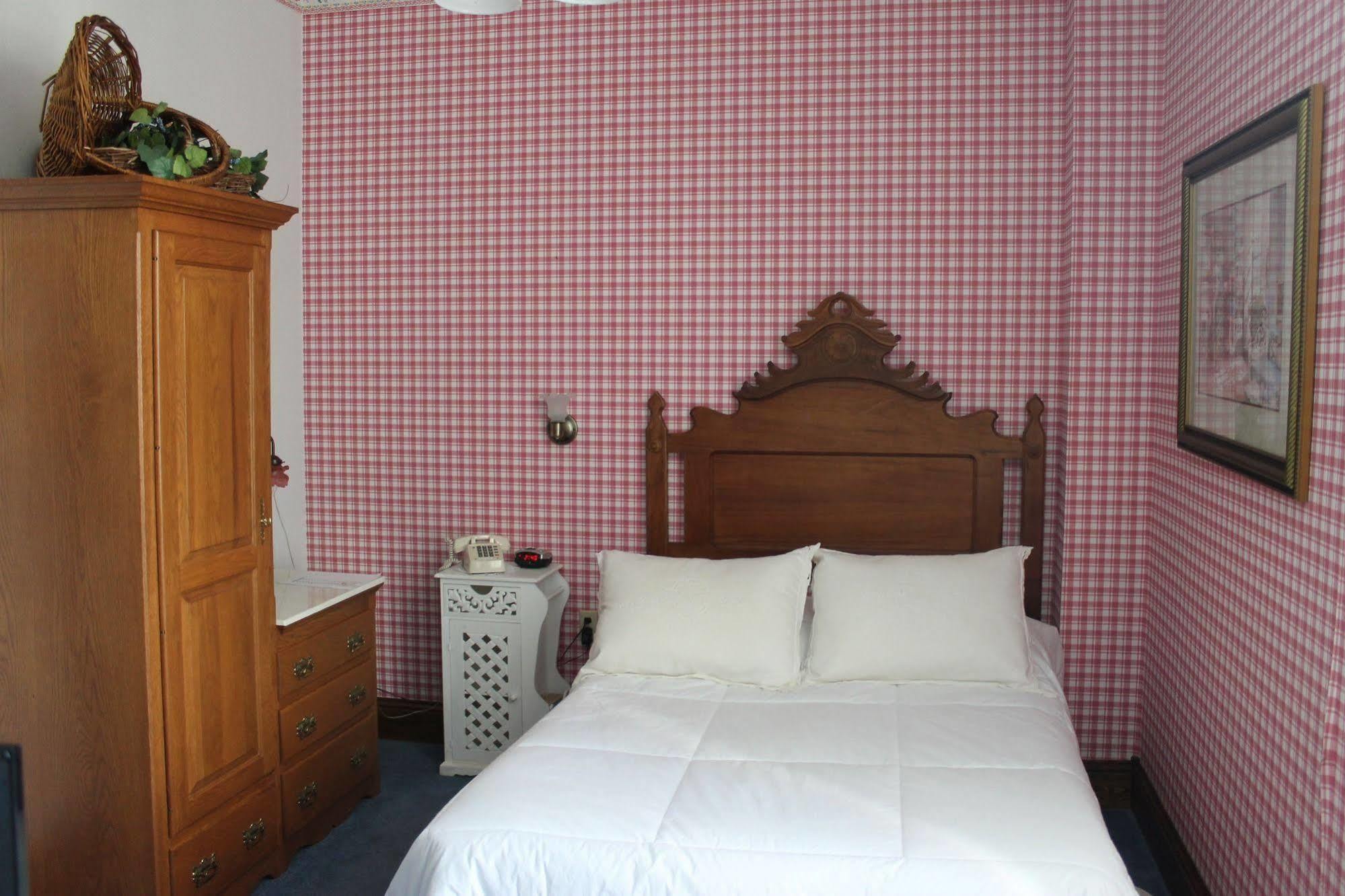Decker Hotel & Bar Maquoketa Εξωτερικό φωτογραφία