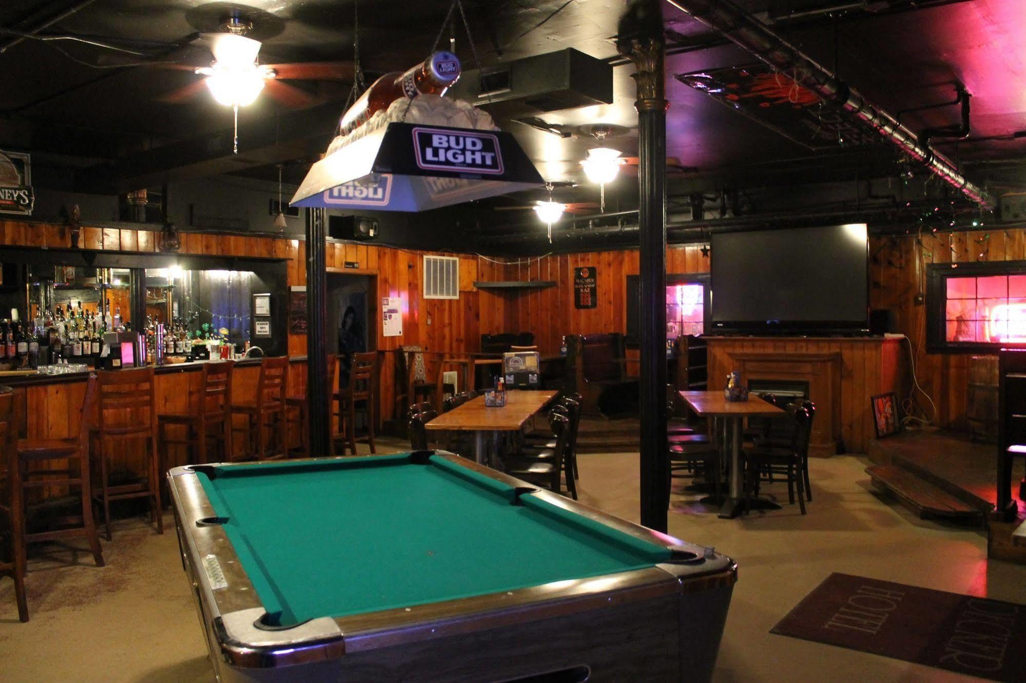Decker Hotel & Bar Maquoketa Εξωτερικό φωτογραφία
