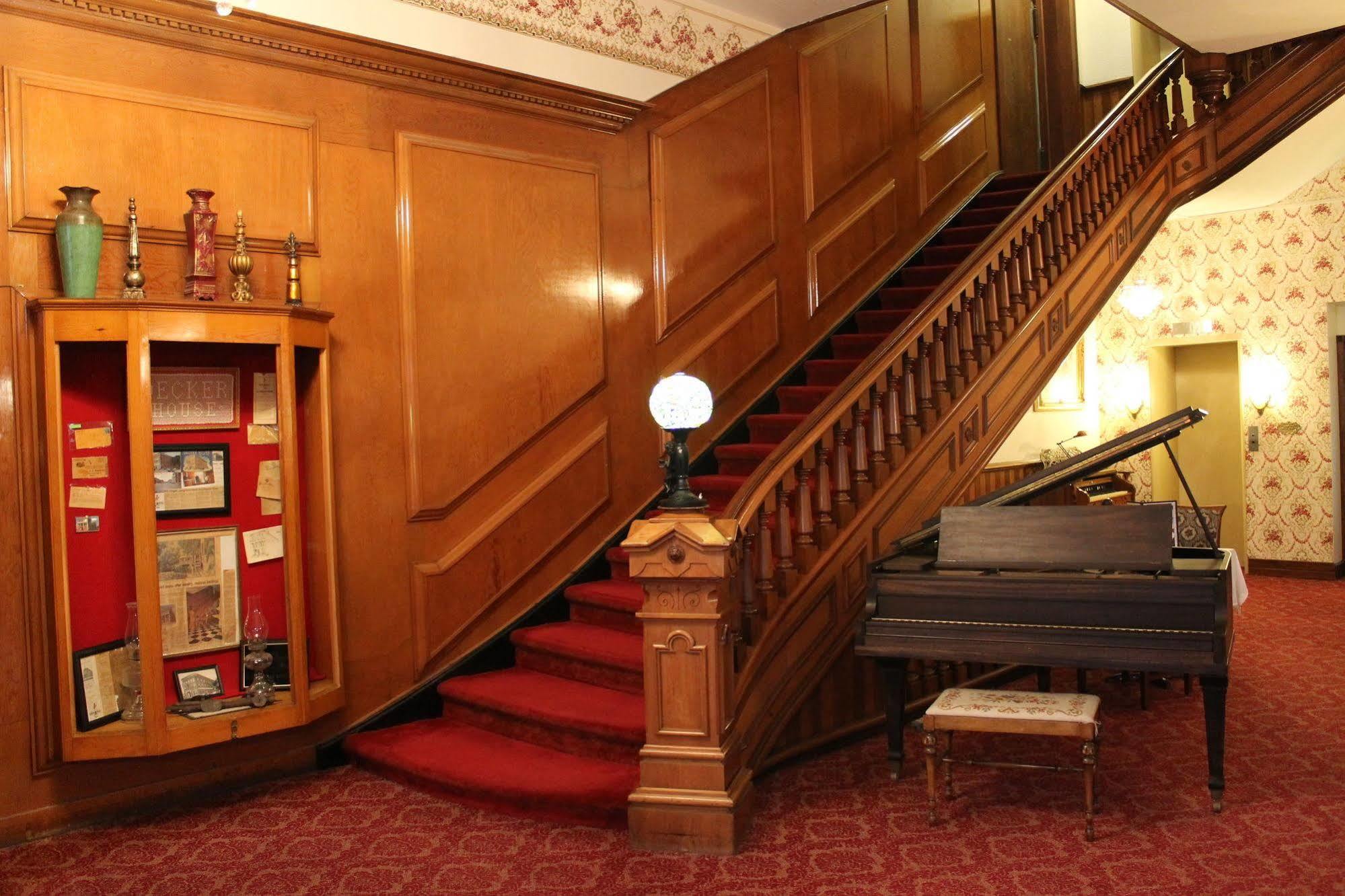Decker Hotel & Bar Maquoketa Εξωτερικό φωτογραφία